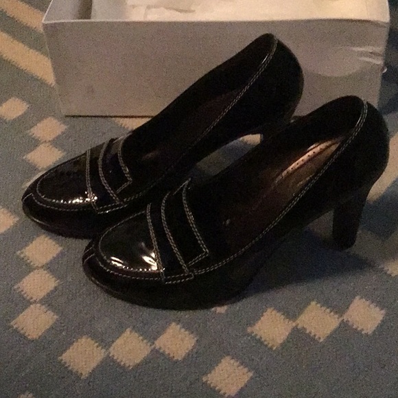 Theory, made in Italy, 3” heel black pump, size 37 1/2, perfect condition - Picture 2 of 4